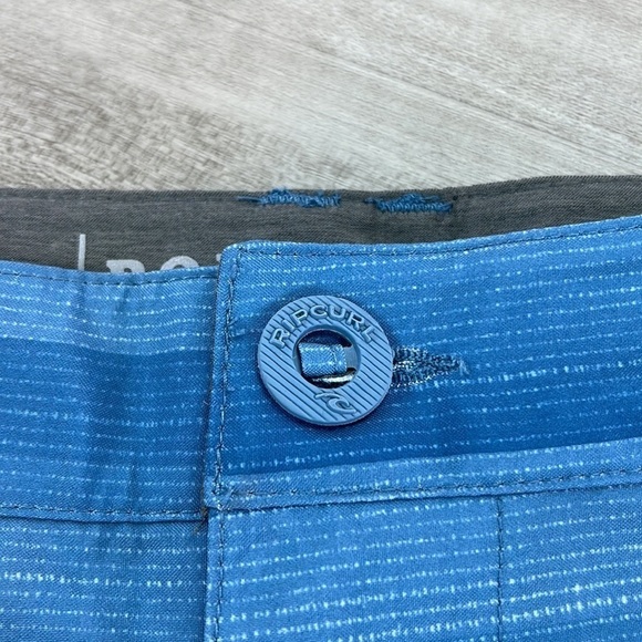 RIP CURL - RECLASSIFIED STRIPES SHORTS - Picture 7 of 11